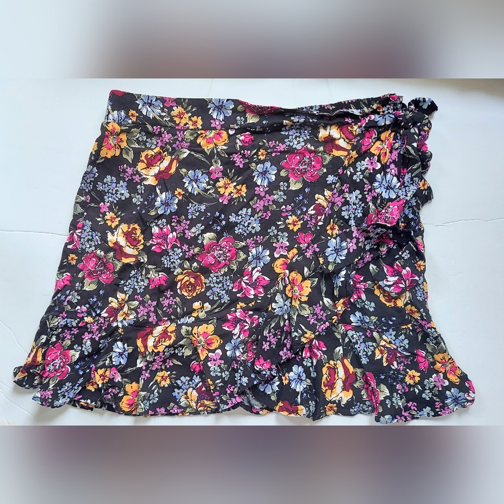 Wild Fable Mini Ruffle Hem Faux Wrap Skirt Floral Size Medium